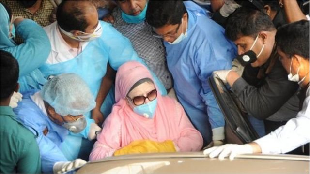 শেখ হাসিনার সঙ্গে আপস করে বাসায় থাকছেন খালেদা জিয়া শেখ হাসিনার সঙ্গে আপস করে বাসায় থাকছেন খালেদা জিয়া
